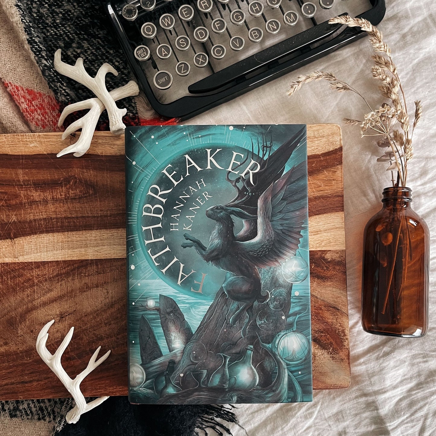 Faithbreaker by Hannah Kaner (Illumicrate Exclusive)