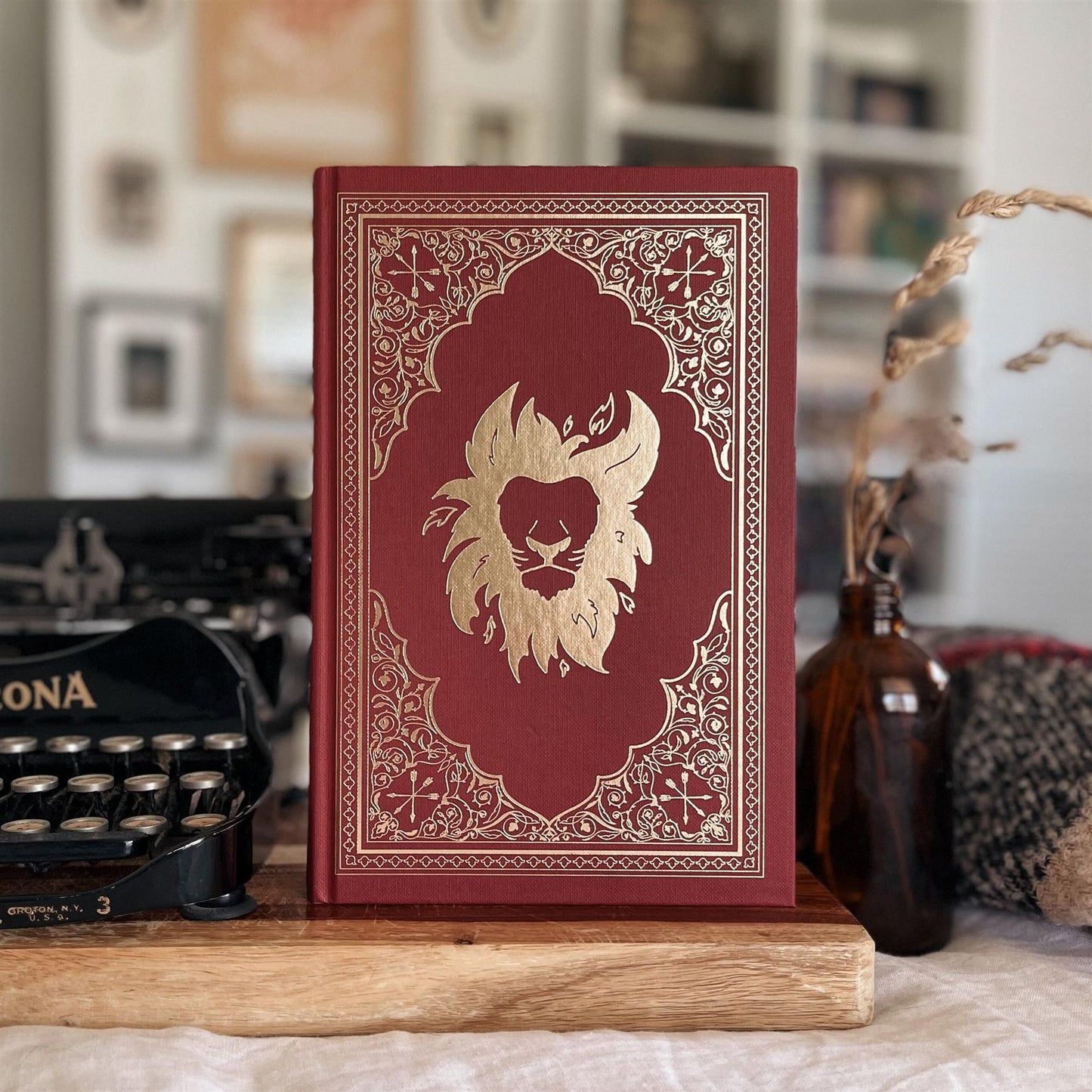 We Free the Stars by Hafsah Faizal (Illumicrate Exclusive)